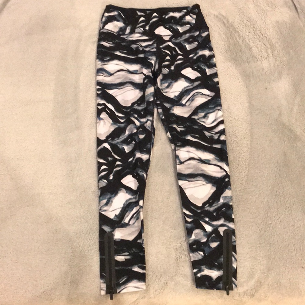 These are leggings from DKNY!